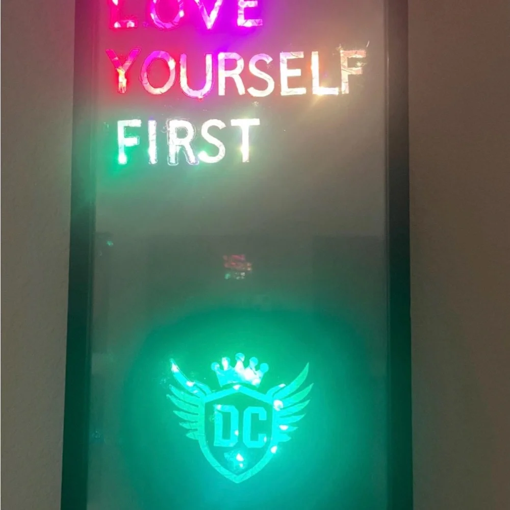 DC Illuminated Wall Mirror with Multicolor LED Lightscustom LED Light Up Mirror